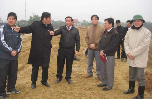 Bí thư Tỉnh ủy Nguyễn Thanh Bình: Các công trình dọc tuyến đê La Giang cần được gấp rút hoàn thành để đưa vào sử dụng.