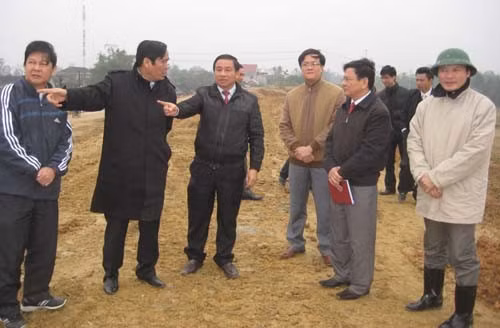 Bí thư Tỉnh ủy Nguyễn Thanh Bình: Các công trình dọc tuyến đê La Giang cần được gấp rút hoàn thành để đưa vào sử dụng.