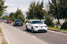 HOT: Miễn phí sạc 3 năm cho chủ ô tô điện VinFast, mua xe máy cũng miễn phí đổi pin 2 năm