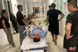 3 người thương vong khi chằng néo mái nhà chống bão số 5