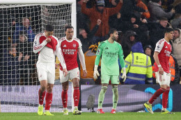 Arsenal dâng ngôi vương Ngoại hạng Anh cho Man City?