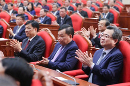 Bộ Chính trị đốc thúc chỉ định chủ tịch các tỉnh, thành mới trước 30/6