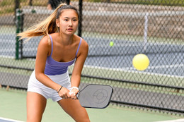 Mới chơi pickleball có nên vung tiền mua vợt đắt tiền?