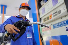 Giá xăng dầu giảm tiếp, thấp nhất 4 năm qua