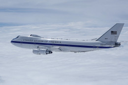 Mạng xã hội Mỹ dậy sóng vì máy bay 'Ngày tận thế' xuất hiện ở Los Angeles