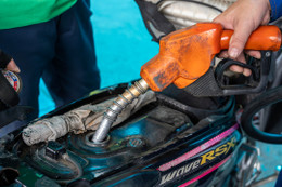 Bộ Tài chính đề xuất giảm một nửa thuế môi trường với xăng, dầu