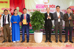 Lãnh đạo tỉnh dự ngày hội đoàn kết, động viên bà con xây dựng quê hương