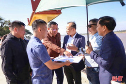 Hà Tĩnh - Khăm Muồn nghiệm thu hệ thống thuỷ lợi Nỏng Bốc