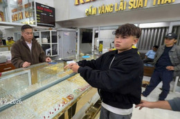 Giật lắc tay, dây chuyền của chủ tiệm vàng trong đêm giao thừa