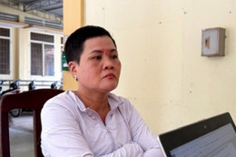 Cướp điện thoại của người bán vé số tàn tật