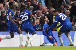 Man Utd thua Chelsea dù dùng đội hình mạnh nhất
