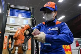 Giá xăng giảm gần 4.000 đồng một lít