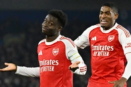 Arsenal hơn Man City 7 điểm