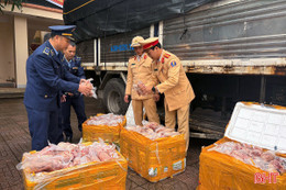 Hà Tĩnh: Phát hiện 200kg bắp giò heo rút xương không nguồn gốc trên xe tải