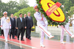 Lãnh đạo Đảng, Nhà nước viếng Chủ tịch Hồ Chí Minh và các Anh hùng liệt sĩ