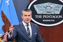 Mỹ tuyên bố đã phá hủy 11 tàu ngầm Iran