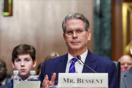 Tổng thống Trump 'ám chỉ' Bộ trưởng Tài chính có thể mất ghế nếu Fed không hạ lãi suất