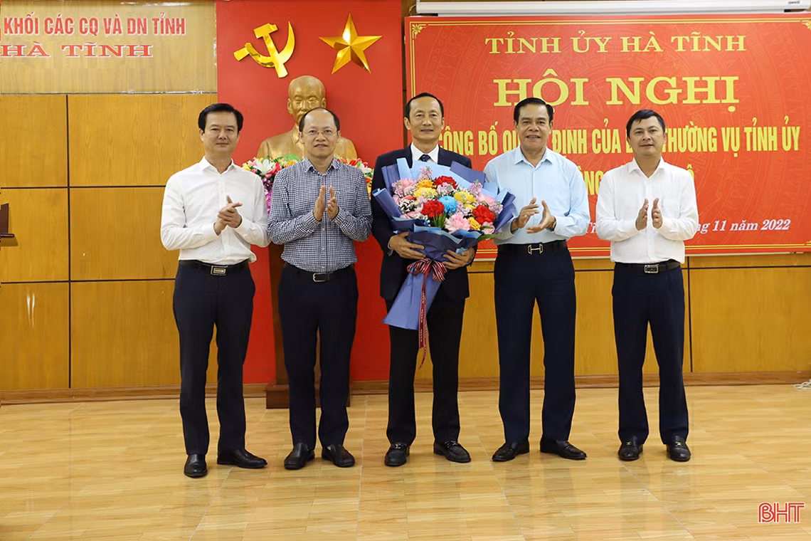 Ban Thường vụ Tỉnh ủy Hà Tĩnh công bố các quyết định về công tác cán bộ