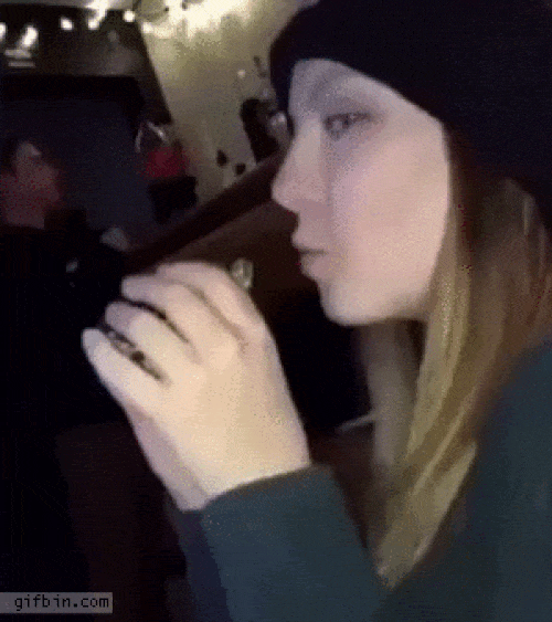 Hài hước với khoảnh khắc chị em bị động vật “tấn công” bất ngờ