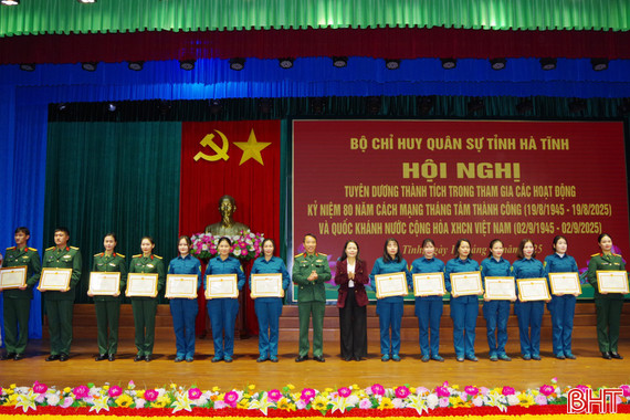 Tuyên dương cán bộ, chiến sỹ Hà Tĩnh tham gia sự kiện A80