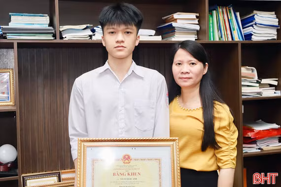 Nam sinh Hà Tĩnh nhận bằng khen tại Kỳ thi Olympic Toán học châu Á - Thái Bình Dương