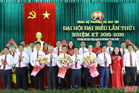 Phó Bí thư Thường trực Tỉnh ủy dự Đại hội Đảng bộ phường Hà Huy Tập