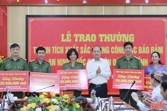 Trao thưởng thành tích xuất sắc về đảm bảo an ninh quốc gia trên địa bàn Hà Tĩnh