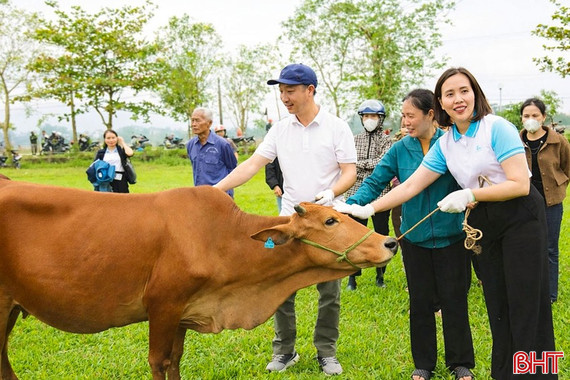 Viết lại câu chuyện cuộc đời cho những phụ nữ nghèo