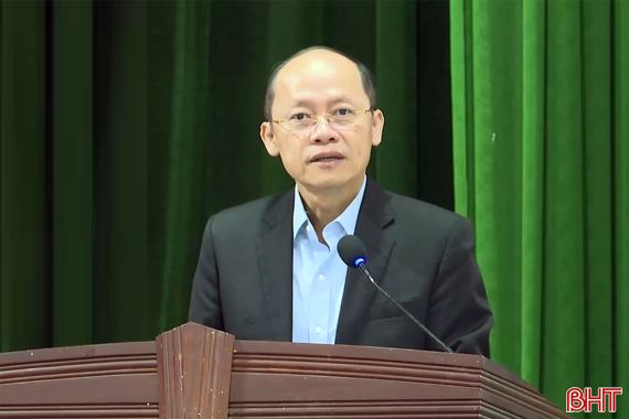 Phó Bí thư Thường trực Tỉnh ủy tiếp xúc cử tri tại xã Cẩm Lạc