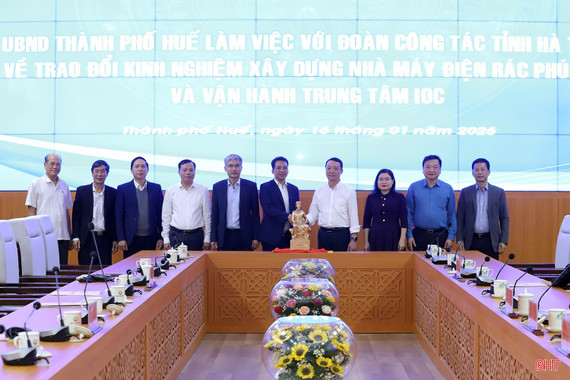 Đoàn công tác tỉnh Hà Tĩnh làm việc với UBND TP Huế