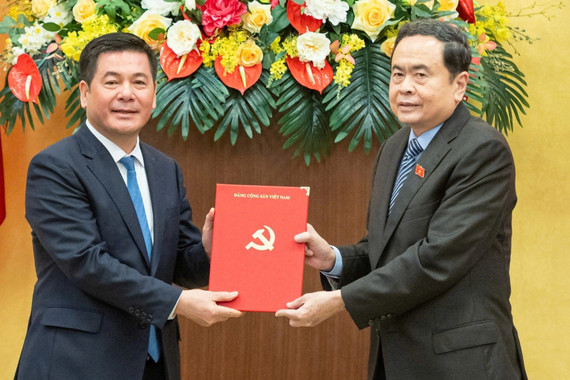 Bộ trưởng Công Thương Nguyễn Hồng Diên giữ chức Phó Bí thư Đảng ủy Quốc hội