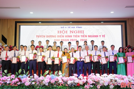 Ngành Y tế Hà Tĩnh tuyên dương 67 điển hình tiên tiến