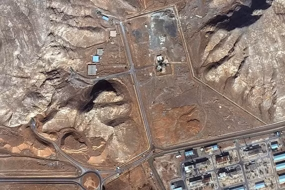 Iran có thể đã gài mìn, đánh sập đường hầm chứa uranium