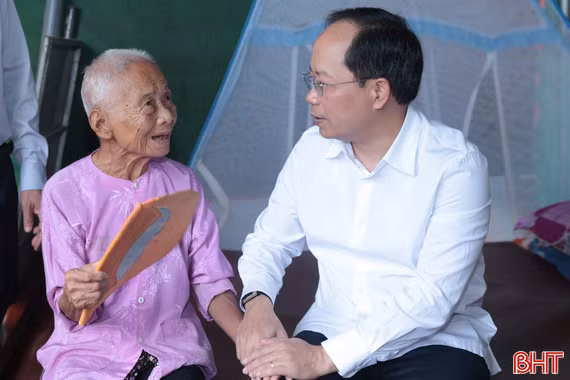 Bí thư Tỉnh ủy Hà Tĩnh tri ân gia đình chính sách, người có công 