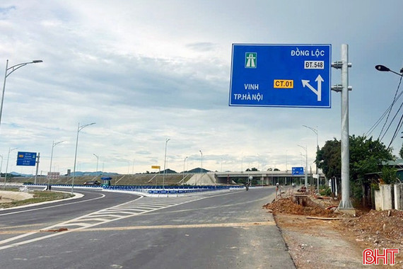 Giúp tài xế tránh nhầm đường tại nút giao cao tốc ở Đồng Lộc