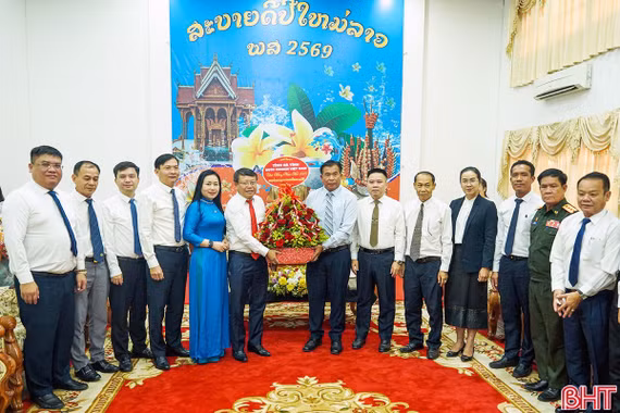 Lãnh đạo Hà Tĩnh chúc Tết Đảng bộ, chính quyền và Nhân dân tỉnh Bolikhămxay