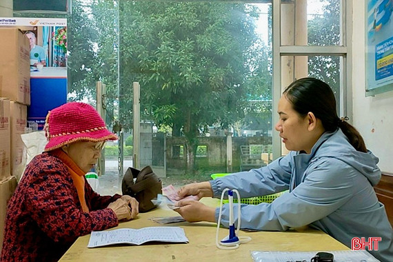 BHXH Hà Tĩnh chi trả sớm lương hưu, trợ cấp BHXH hằng tháng