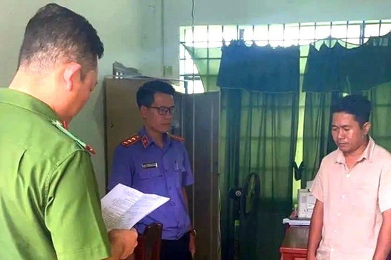 Bắt cán bộ chiếm đoạt nửa tỷ đồng tiền hỗ trợ người dân bị lũ lụt