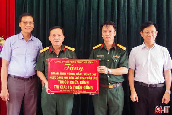 Đội Quy tập Bộ CHQS Hà Tĩnh tiếp nhận thuốc chữa bệnh phục vụ hỗ trợ đồng bào Lào