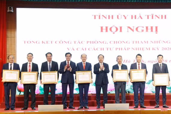 Đề cao vai trò, trách nhiệm của người đứng đầu trong phòng, chống tham nhũng, lãng phí, tiêu cực