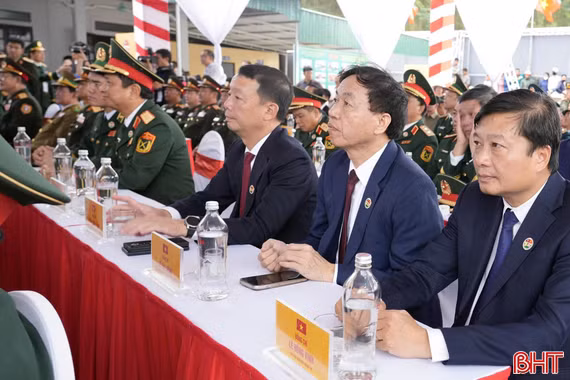 Chủ tịch UBND tỉnh Hà Tĩnh tham dự Giao lưu Hữu nghị quốc phòng biên giới Việt Nam - Lào