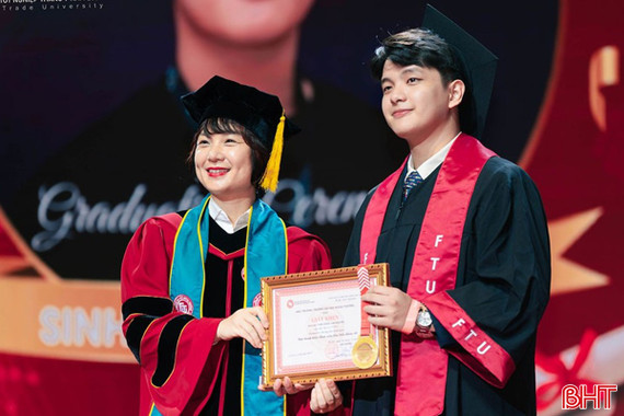 Nam sinh Hà Tĩnh tốt nghiệp xuất sắc trường ngoại thương, chinh phục loạt cuộc thi danh giá