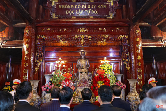 Phát huy truyền thống, ra sức xây dựng Hà Tĩnh ngày càng giàu mạnh