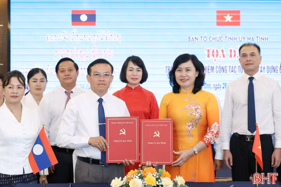 Hà Tĩnh và Bolikhămxay trao đổi kinh nghiệm trong công tác xây dựng Đảng