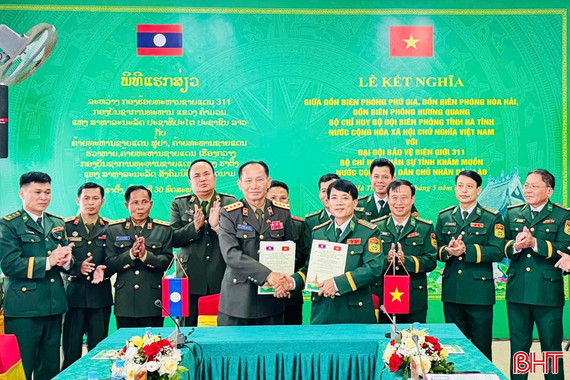 3 đồn biên phòng Hà Tĩnh kết nghĩa với đại hội bảo vệ biên giới tỉnh Khăm Muồn