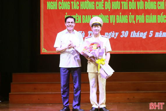 Phó Giám đốc Công an tỉnh Đặng Hoài Sơn và 4 thượng tá nghỉ công tác