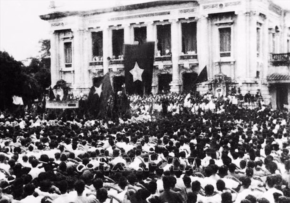 “Nước non Việt Nam ta vững bền…”