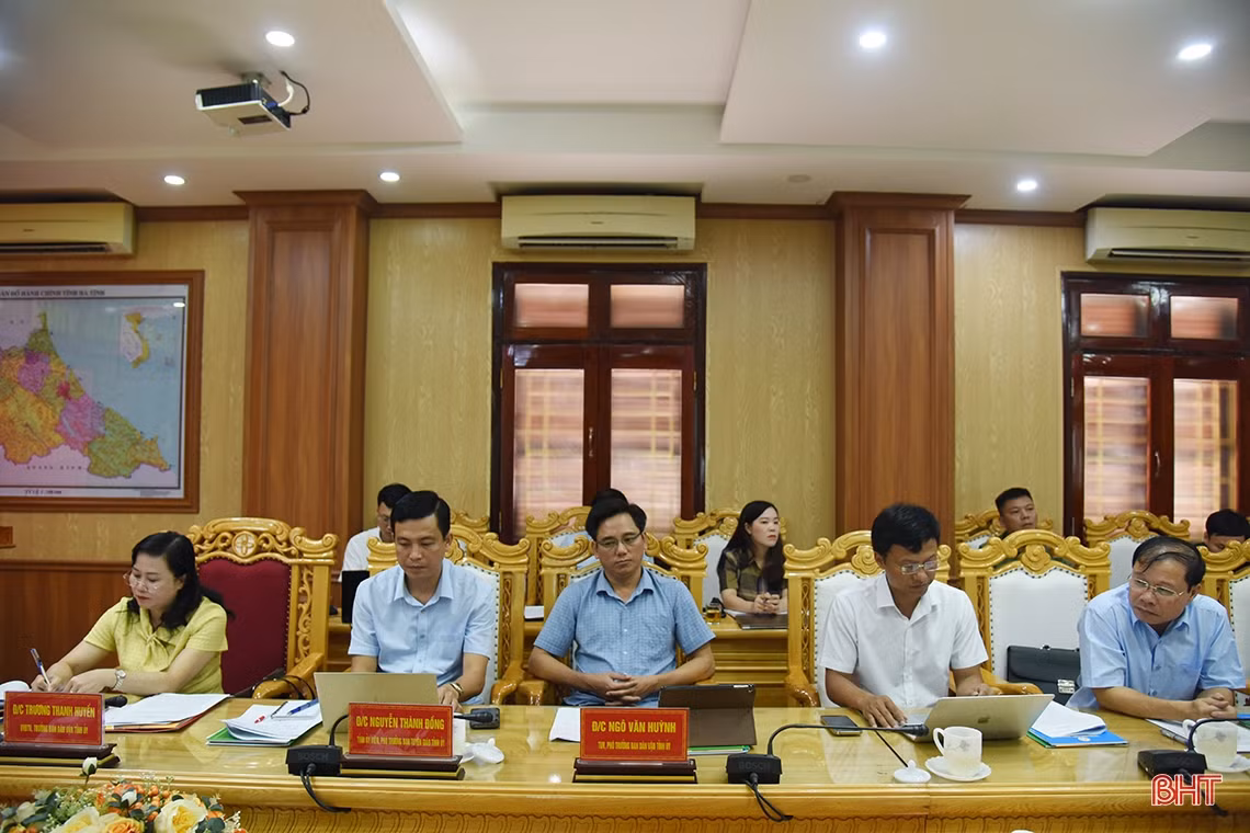 Thường trực Tỉnh ủy Hà Tĩnh giao ban công tác xây dựng Đảng với các đảng bộ trực thuộc