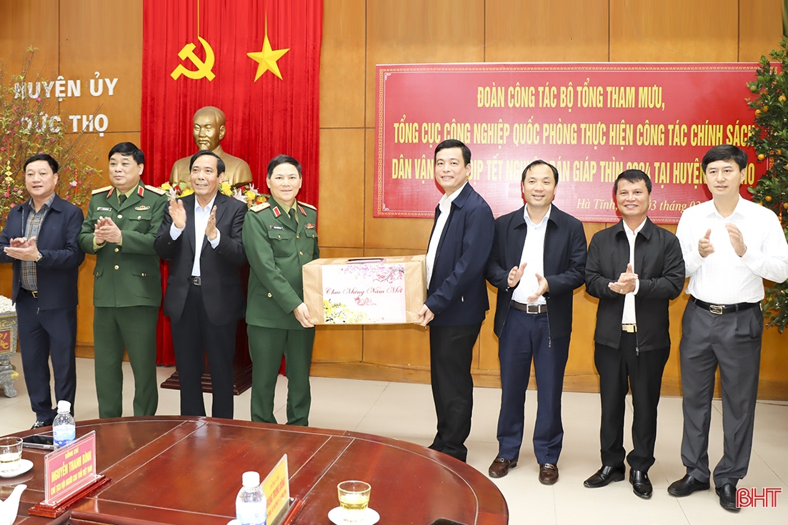 Trao nhiều phần quà ý nghĩa cho các hoàn cảnh khó khăn ở Đức Thọ