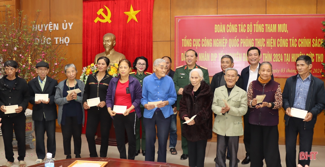 Trao nhiều phần quà ý nghĩa cho các hoàn cảnh khó khăn ở Đức Thọ